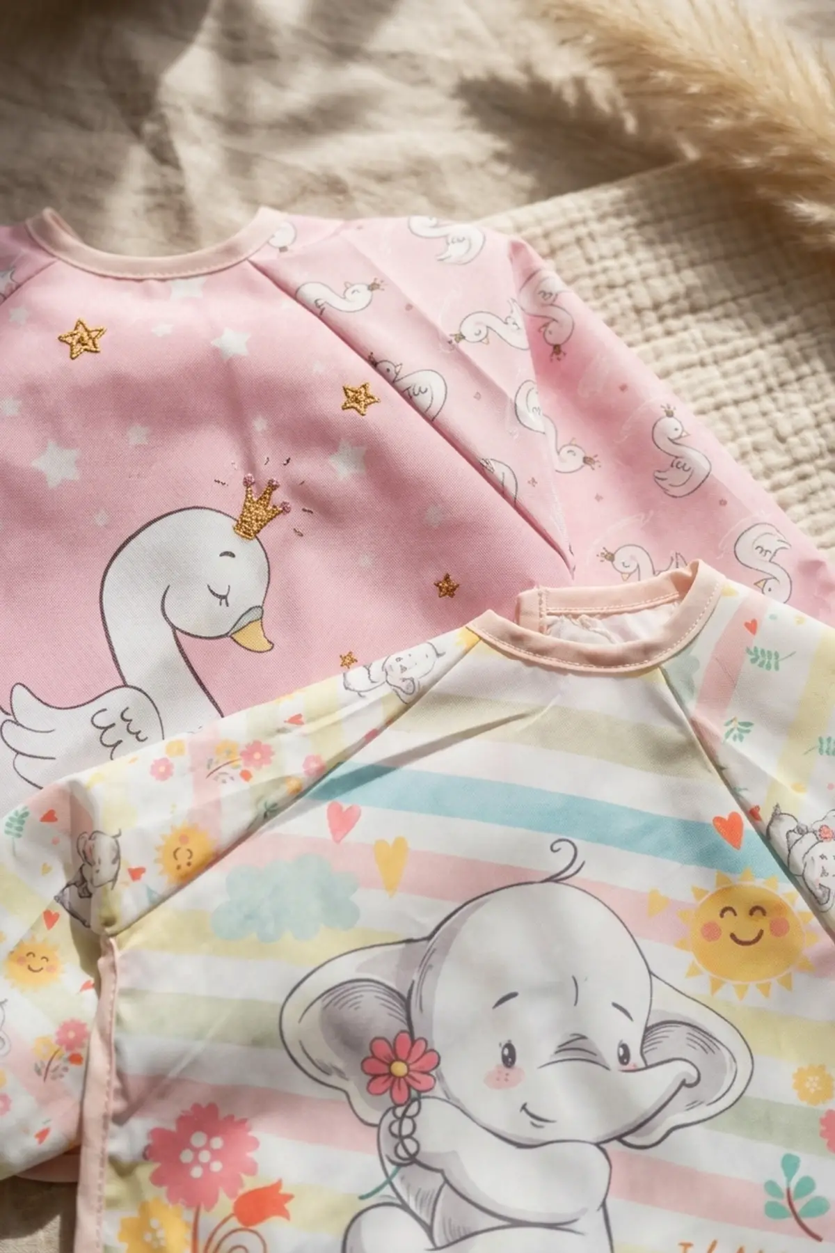 2li Paket Sıvı Geçirmez Uzun Kollu Mama Önlüğü 6-24 Ay - BLW Uyumlu Leke Tutmaz Kırıntı Cepli Bebek Önlüğü Kuğu Pembe Fil Desenli