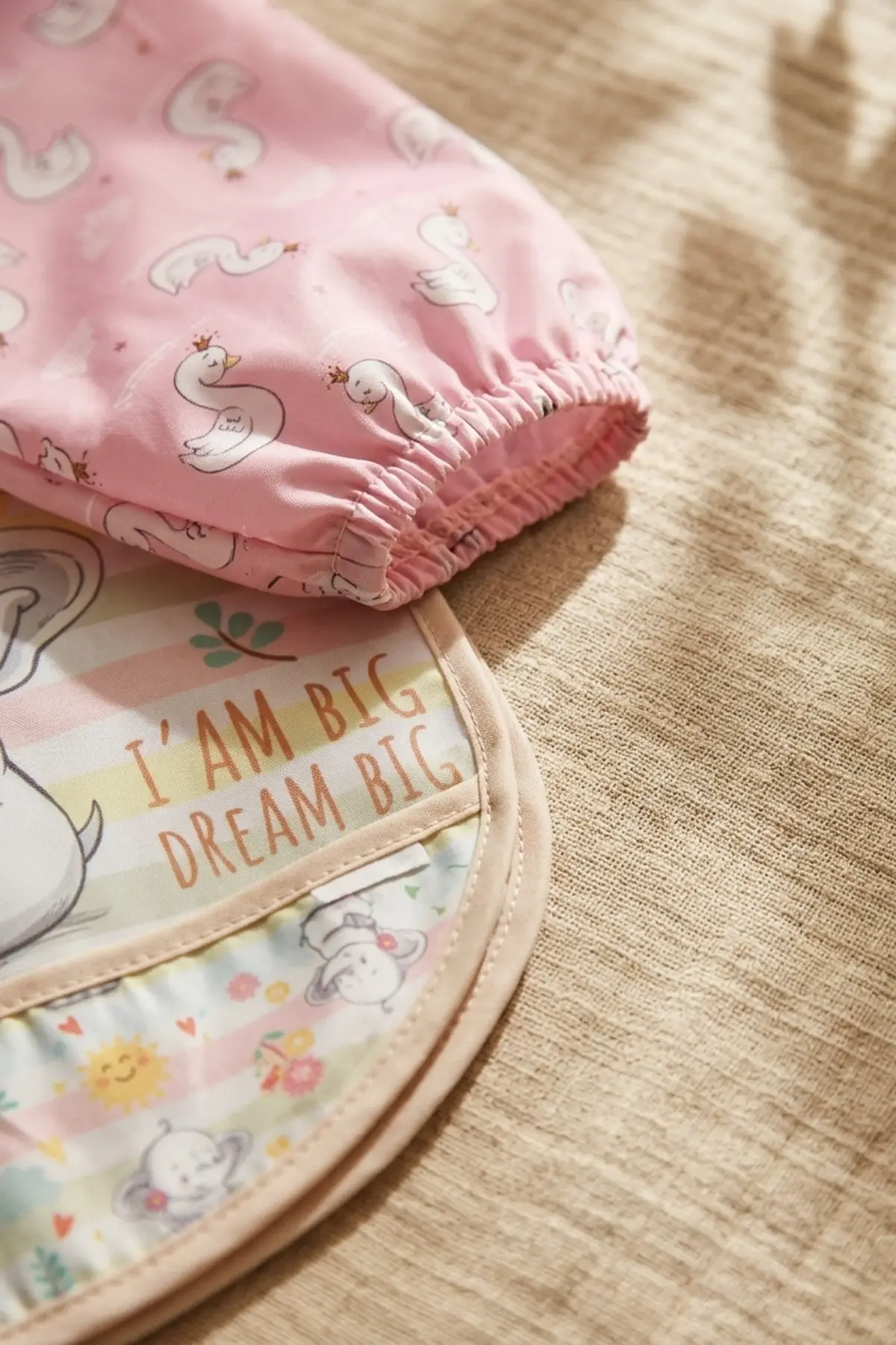 2li Paket Sıvı Geçirmez Uzun Kollu Mama Önlüğü 6-24 Ay - BLW Uyumlu Leke Tutmaz Kırıntı Cepli Bebek Önlüğü Kuğu Pembe Fil Desenli