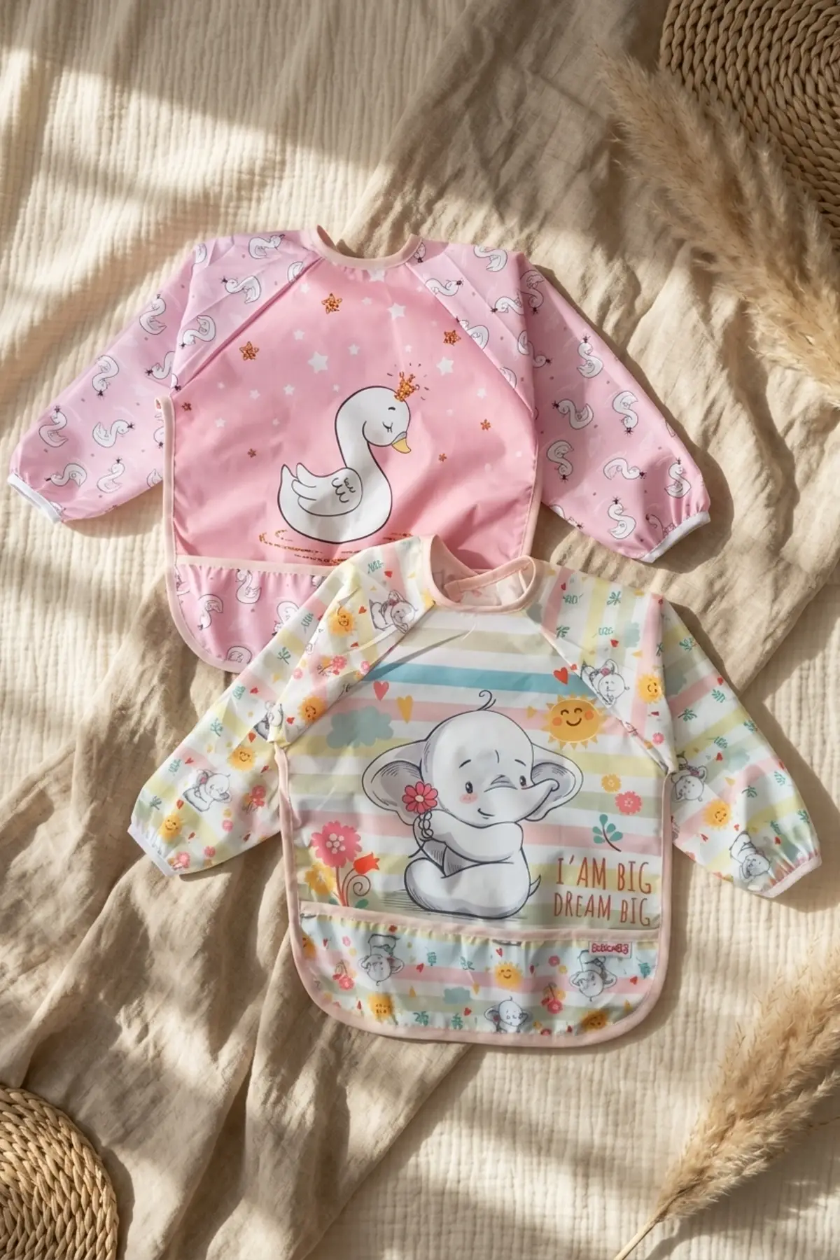 2li Paket Sıvı Geçirmez Uzun Kollu Mama Önlüğü 6-24 Ay - BLW Uyumlu Leke Tutmaz Kırıntı Cepli Bebek Önlüğü Kuğu Pembe Fil Desenli
