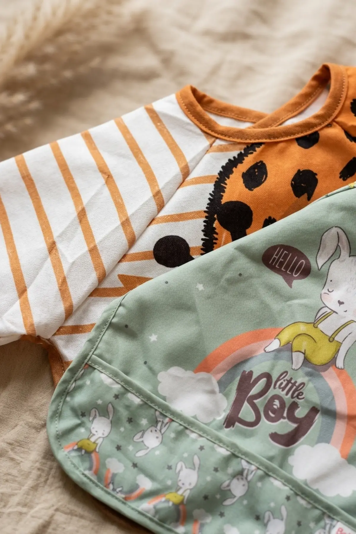 Çocuk Uzun Kollu Sıvı Geçirmez Leke Tutmaz Mama ve Etkinlik Önlüğü 6-24 Ay- 2li Set Zürafa & Tavşan Desenli