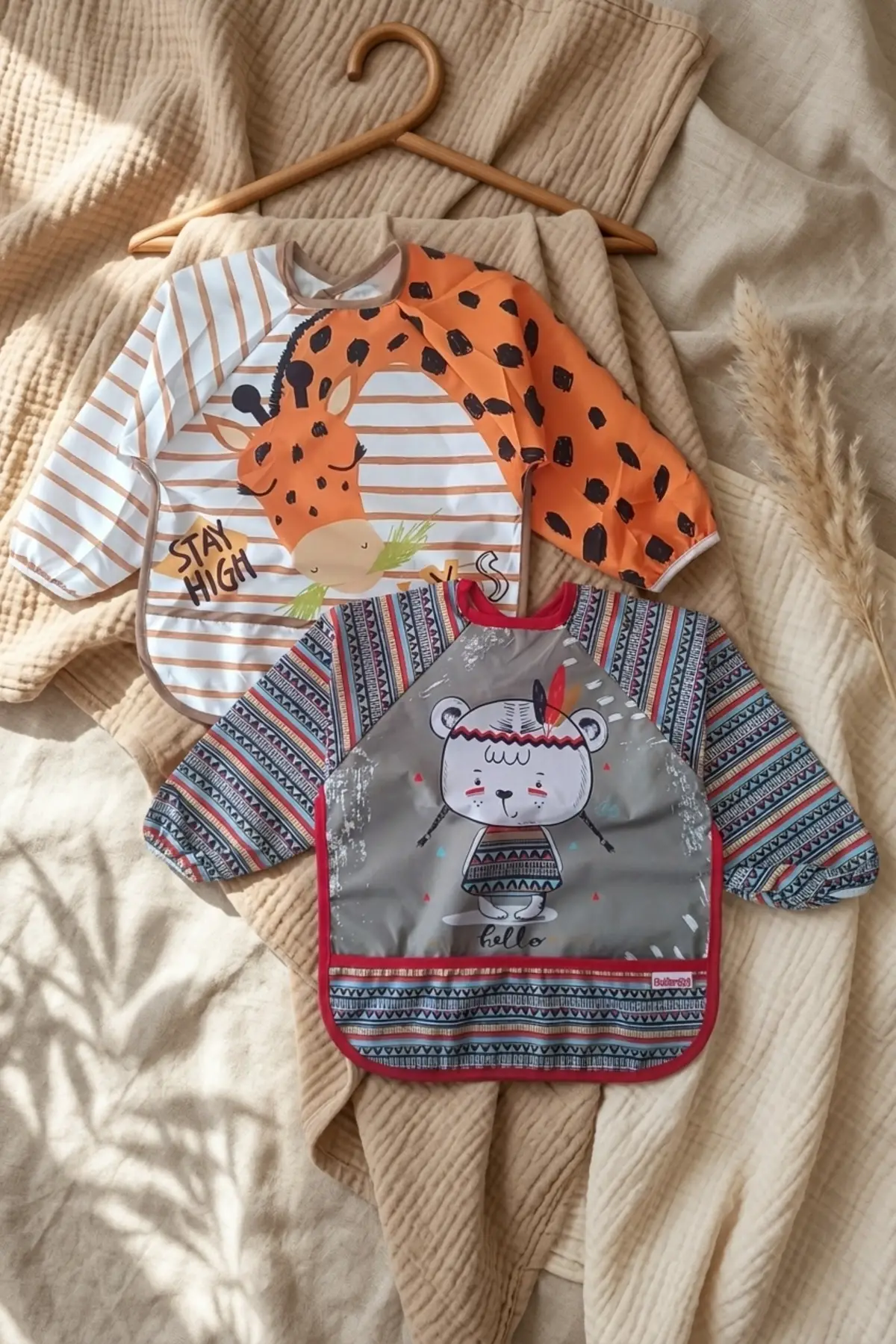 2li Set Uzun Kollu Sıvı Geçirmez Bebek Mama ve Faaliyet Önlüğü - Zürafa ve Ayı Figürlü 6-24 Ay