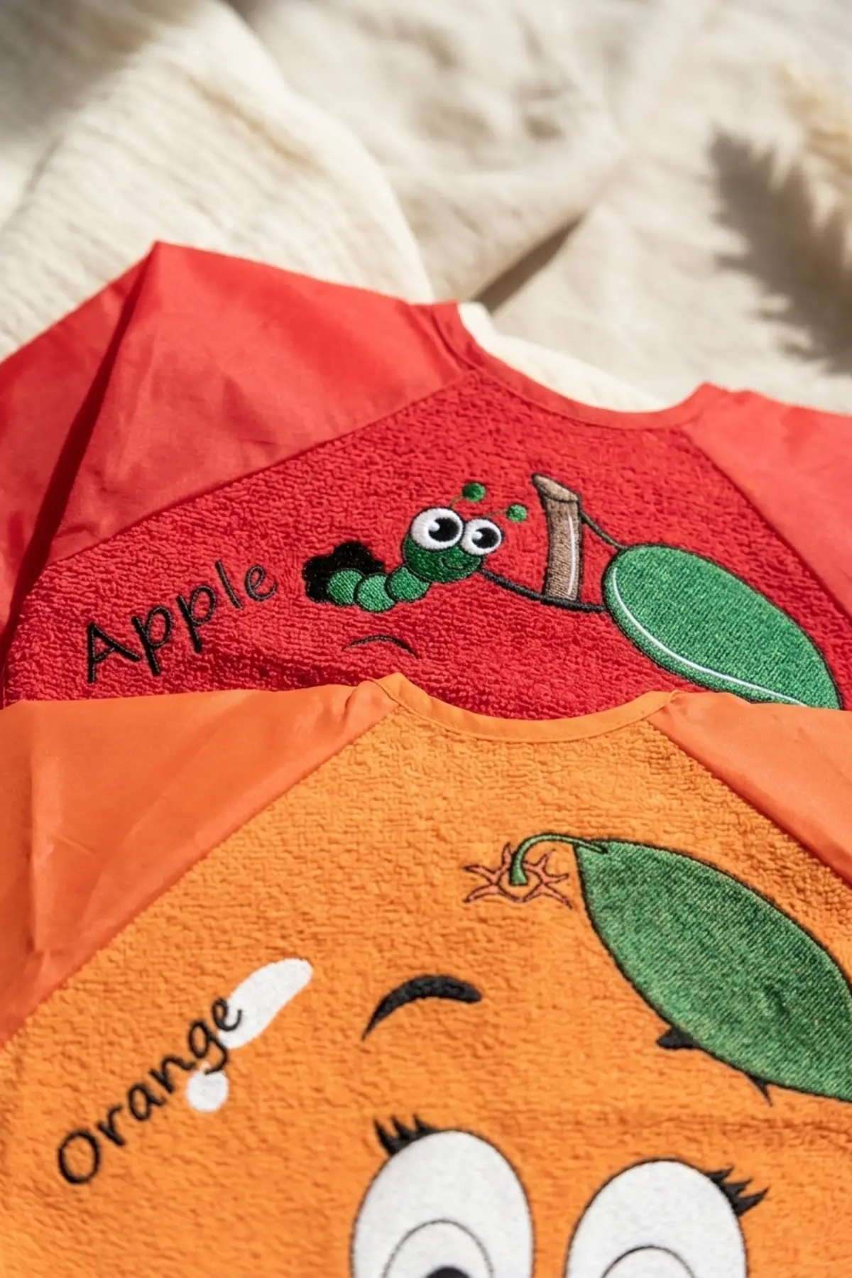 Sıvı Geçirmez Uzun Kollu Bebek Mama Önlüğü - 2li Set 6-24 Ay Elma ve Portakal Desenli BLW Uyumlu Yemek Önlüğü