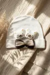 Teddy Charm Nakışlı ve Papyon Detaylı %100 Pamuklu Yumuşak Bebek Beresi - Beyaz Melanj Şık Bebek Aksesuarı
