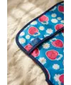 Berry Joy Sıvı Geçirmez Cepli Bebek Mama Önlüğü - Mavi Çilek ve Papatya Desenli, Leke Tutmaz Ek Gıda Önlüğü 6-24 Ay