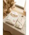 Sevimli Bulut ve Çiçekler Desenli %100 Pamuk Bebek Bornoz Seti 0-2 Yaş Kutulu