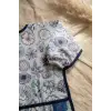 Aura Flora Sıvı Geçirmez Uzun Kollu Bebek Mama Önlüğü - Leke Tutmaz, Aktivite ve BLW Uyumlu Mavi Çiçekli Koruyucu Önlük 6-24 Ay