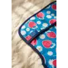 Berry Joy Sıvı Geçirmez Cepli Bebek Mama Önlüğü - Mavi Çilek ve Papatya Desenli, Leke Tutmaz Ek Gıda Önlüğü 6-24 Ay