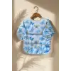 Aura Butterfly Mavi Kelebek Desenli Sıvı Geçirmez Uzun Kollu Bebek Mama ve Etkinlik Önlüğü - Leke Tutmaz BLW Dostu 6-24 Ay