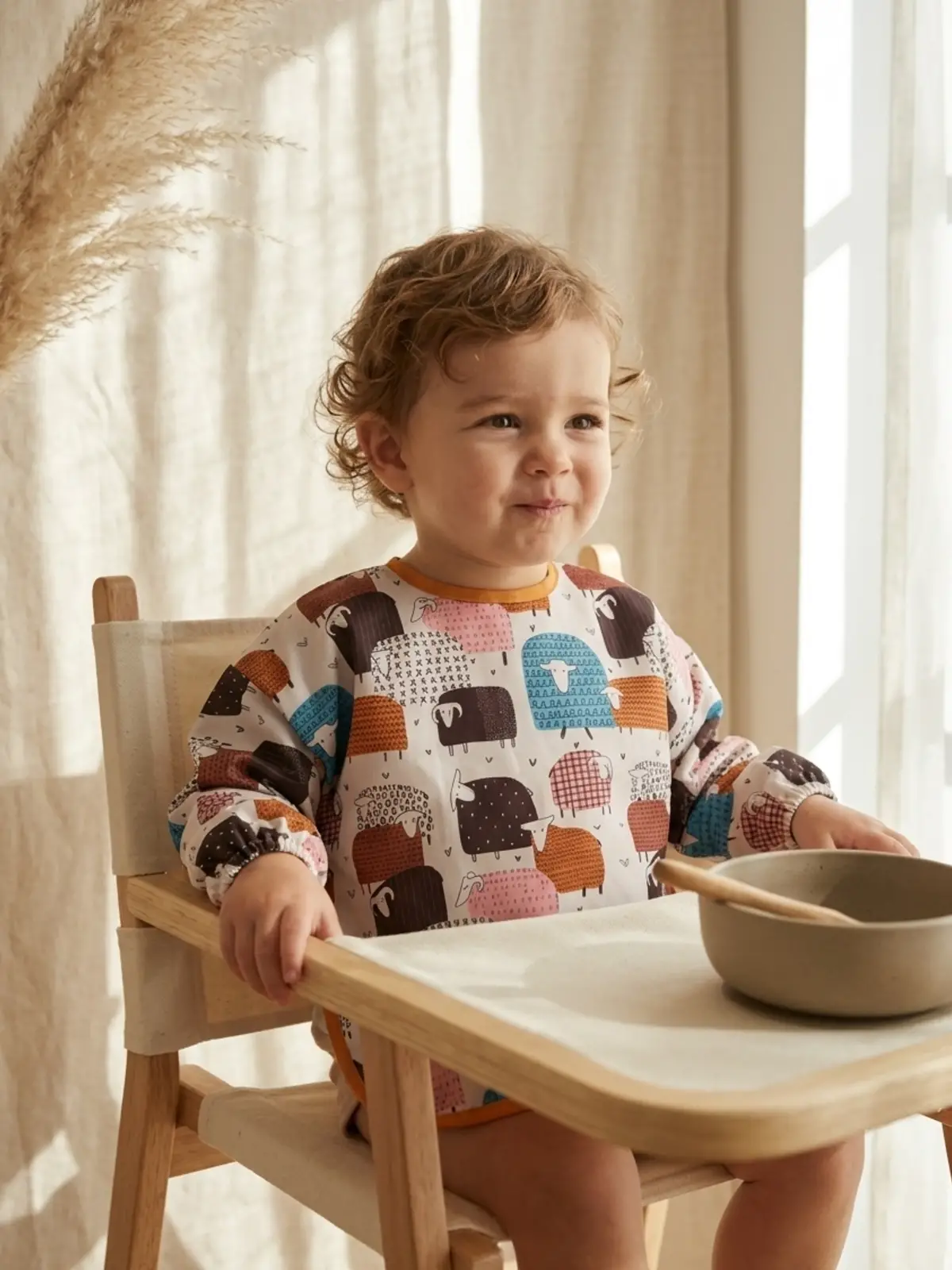 Lulu Kuzu Desenli Su Geçirmez Uzun Kollu Bebek Mama Önlüğü - BLW Uyumlu ve Leke Tutmaz Aktivite Önlüğü 6-24 Ay