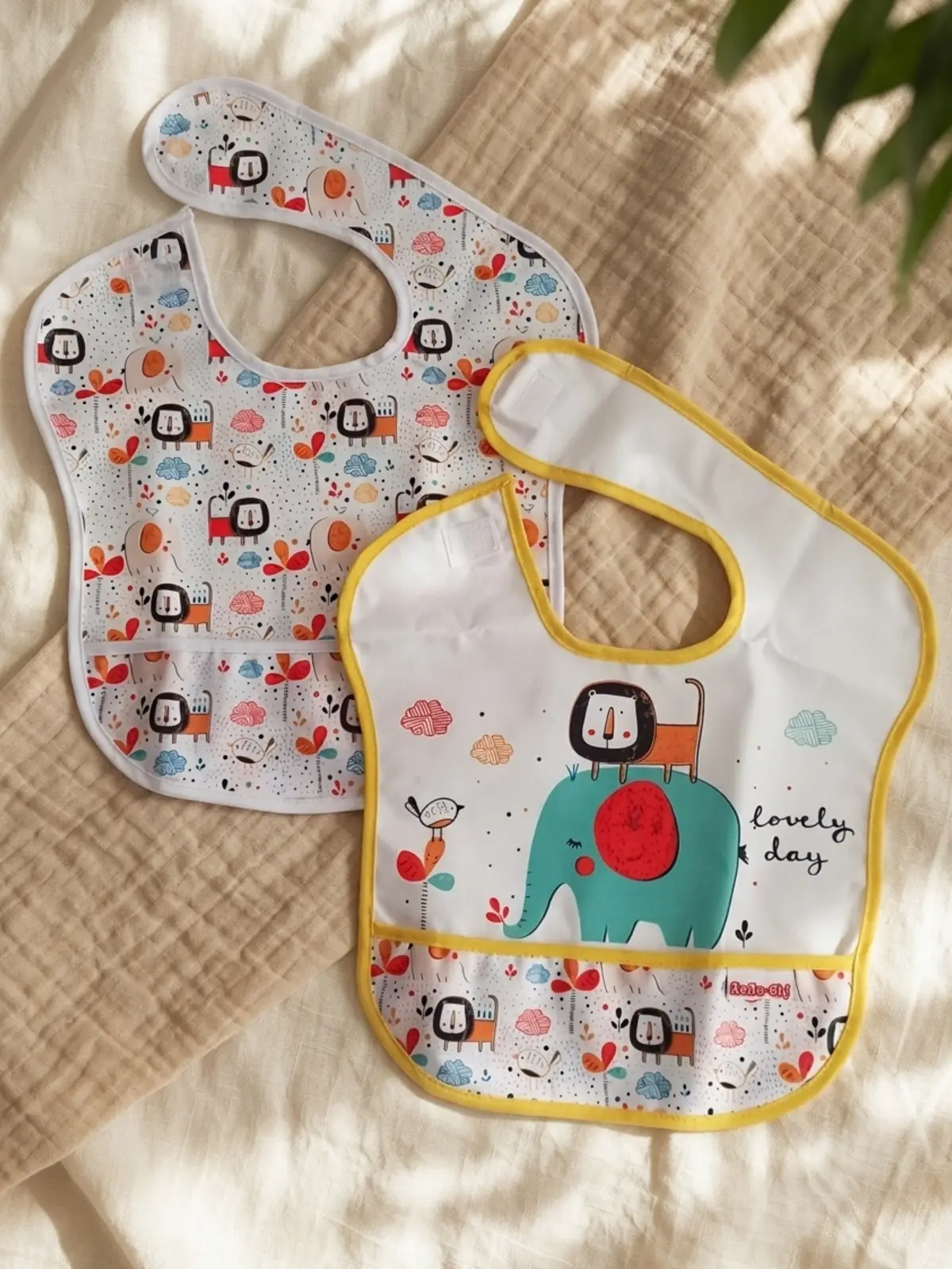 Safari Bliss 2li Su Geçirmez Cepli Bebek Mama Önlüğü - Leke Tutmaz Silinebilir Safari Desenli Mama Önlüğü Seti 0-12 Ay