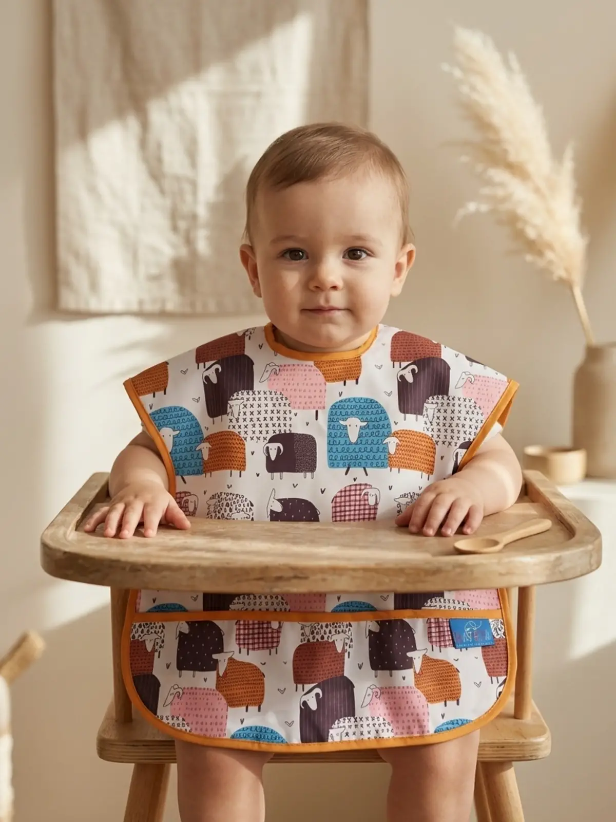 WoolyJoy Renkli Koyun Desenli Leke Tutmaz Sıvı Geçirmez Cepli Bebek Mama Önlüğü - BLW Uyumlu Kolsuz Smock 6-24 Ay