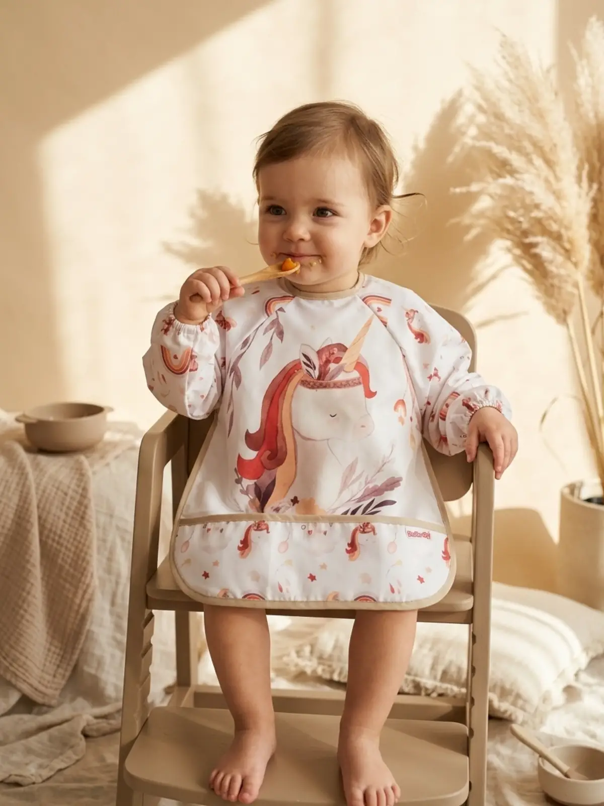 Aura Unicorn Desenli Sıvı Geçirmez Uzun Kollu Bebek Mama Önlüğü - BLW Uyumlu, Kırıntı Cepli ve Leke Tutmaz Aktivite Önlüğü 6-24 Ay