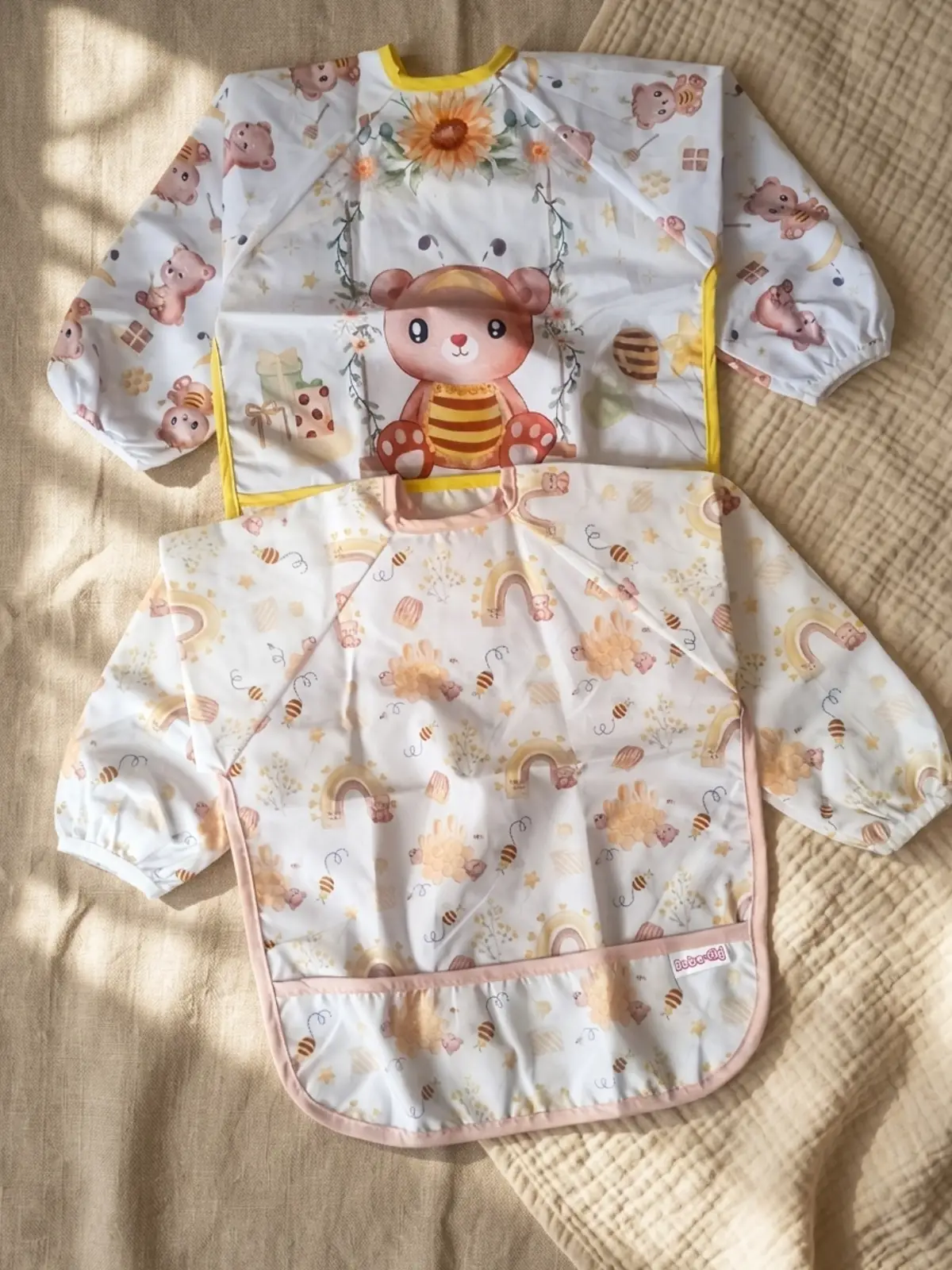 TinyBee Leke Tutmaz Sıvı Geçirmez Uzun Kollu Bebek Mama Önlüğü - 2li Set BLW Uyumlu Kırıntı Cepli 6-24 Ay
