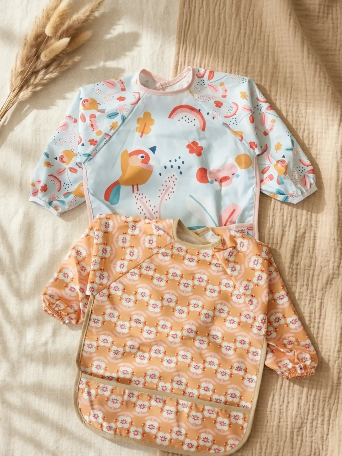 MiniVibe 2li Set Sıvı Geçirmez Uzun Kollu Mama ve Aktivite Önlüğü - BLW Uyumlu, Leke Tutmaz, Kuş ve Çiçek Desenli 6-24 Ay