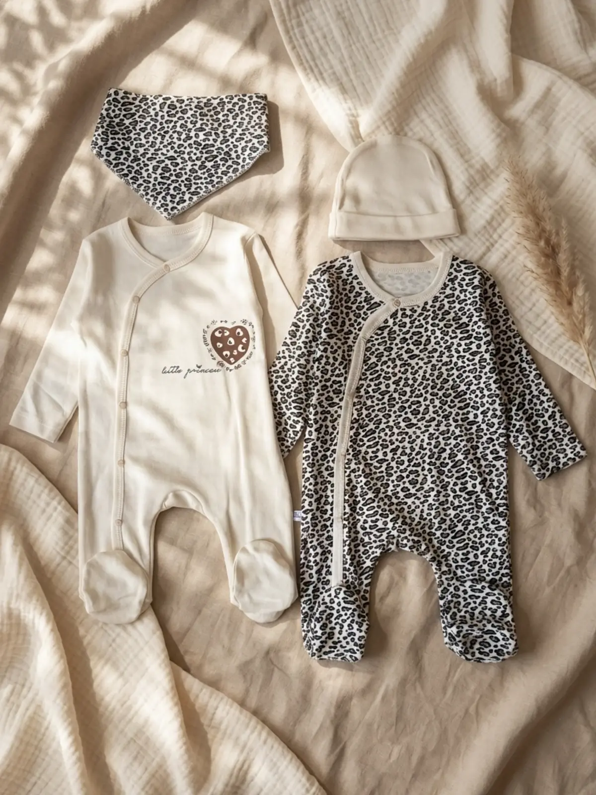 Leopar Desenli % 100 Pamuklu Kız Bebek 4lü Tulum Seti 0-6 Ay