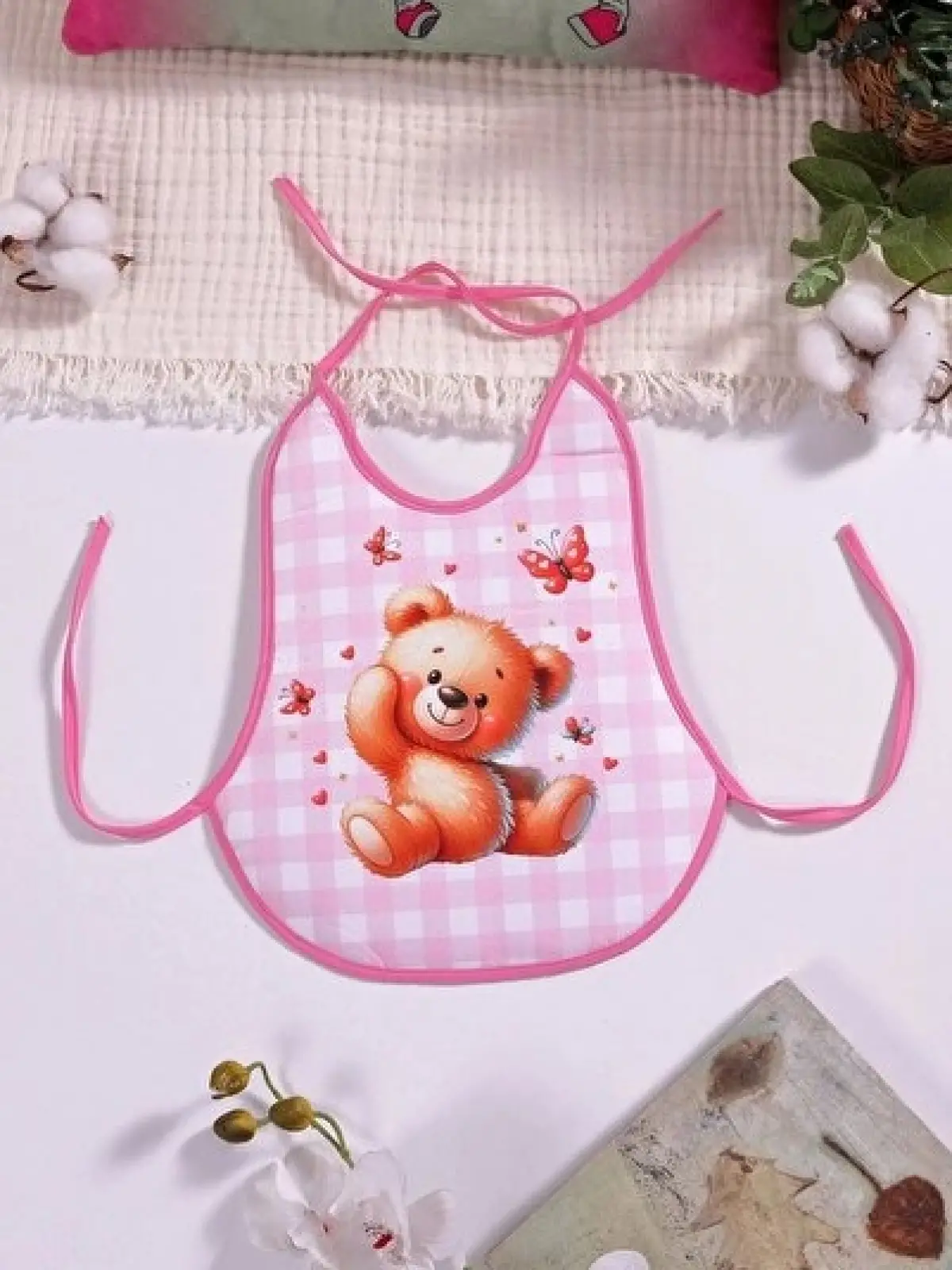 Ekose Pembe Bear Desenli Sıvı Geçirmez Armut Önlük Boyundan ve Belden Bağlamalı 6-18 Ay