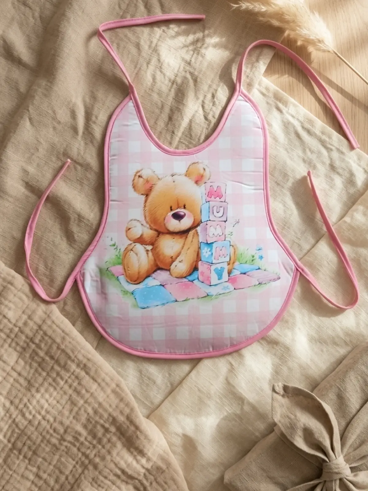 Ekose Pembe Bear Desenli Sıvı Geçirmez Armut Önlük Boyundan ve Belden Bağlamalı 6-18 Ay