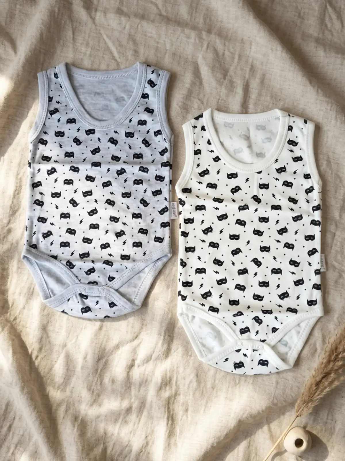 2li %100 Pamuklu Kolsuz Bebek Zıbın Takımı - Maske Desenli Gri ve Ekru Unisex Bebek Body Seti