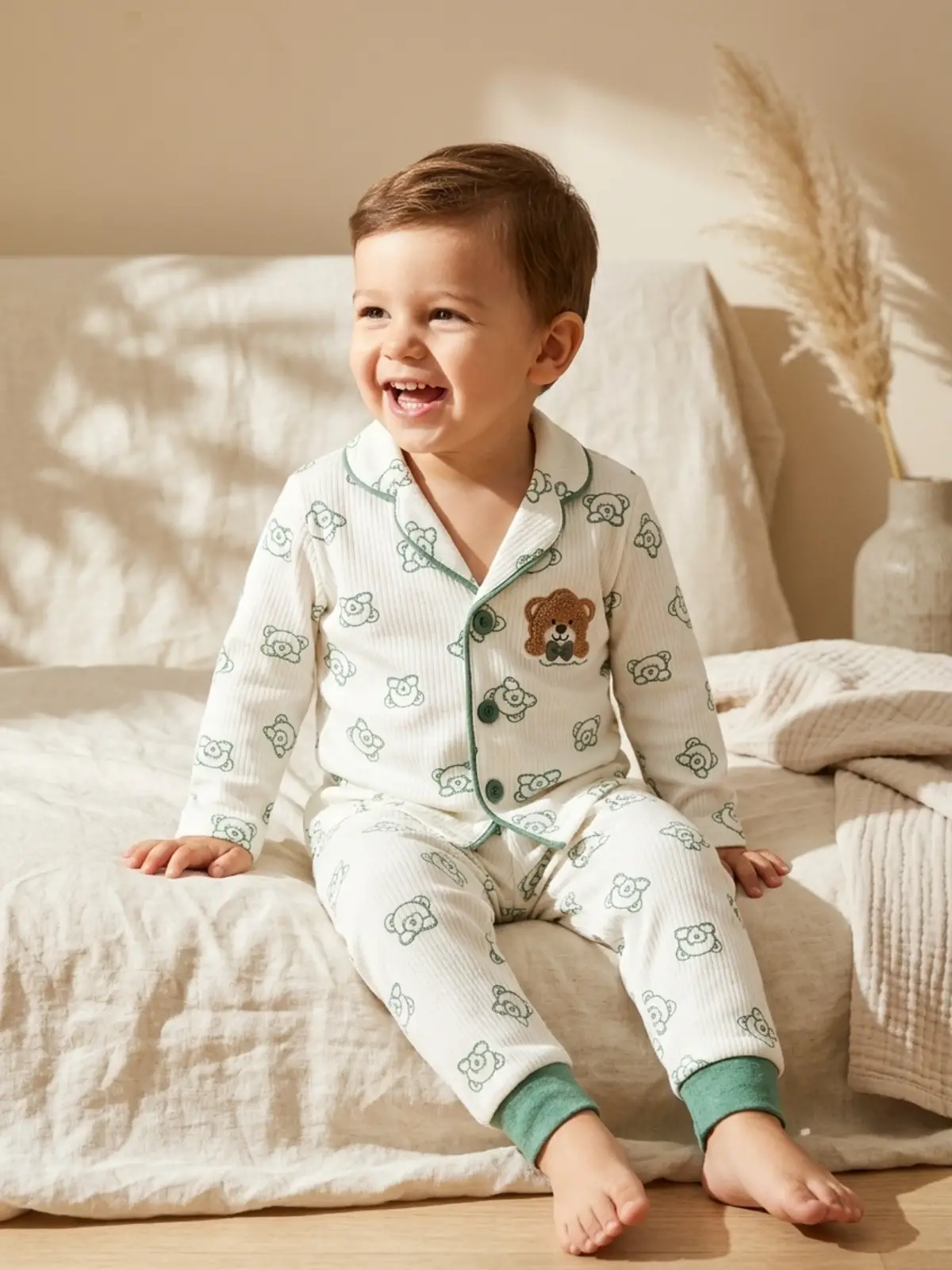 Milo Bear Bebek ve Çocuk Fitilli Pijama Takımı - Yeşil Biyeli Ayıcık Baskılı Pamuklu Kaşkorse Takım