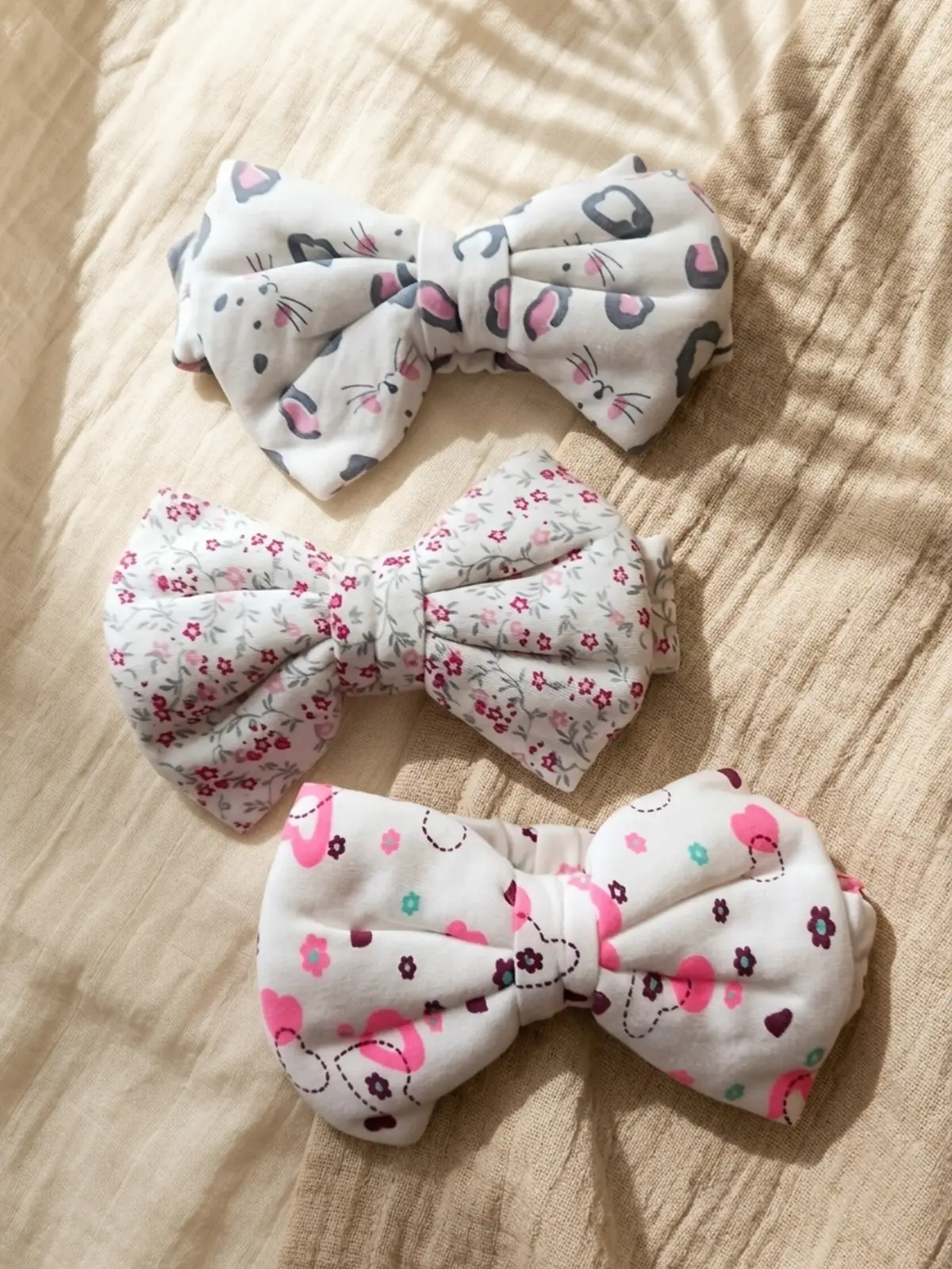 3lü Bebek ve Çocuk Pamuklu Fiyonk Bandana Seti - Yumuşak Dokulu Floral ve Kedi Desenli Saç Aksesuarı
