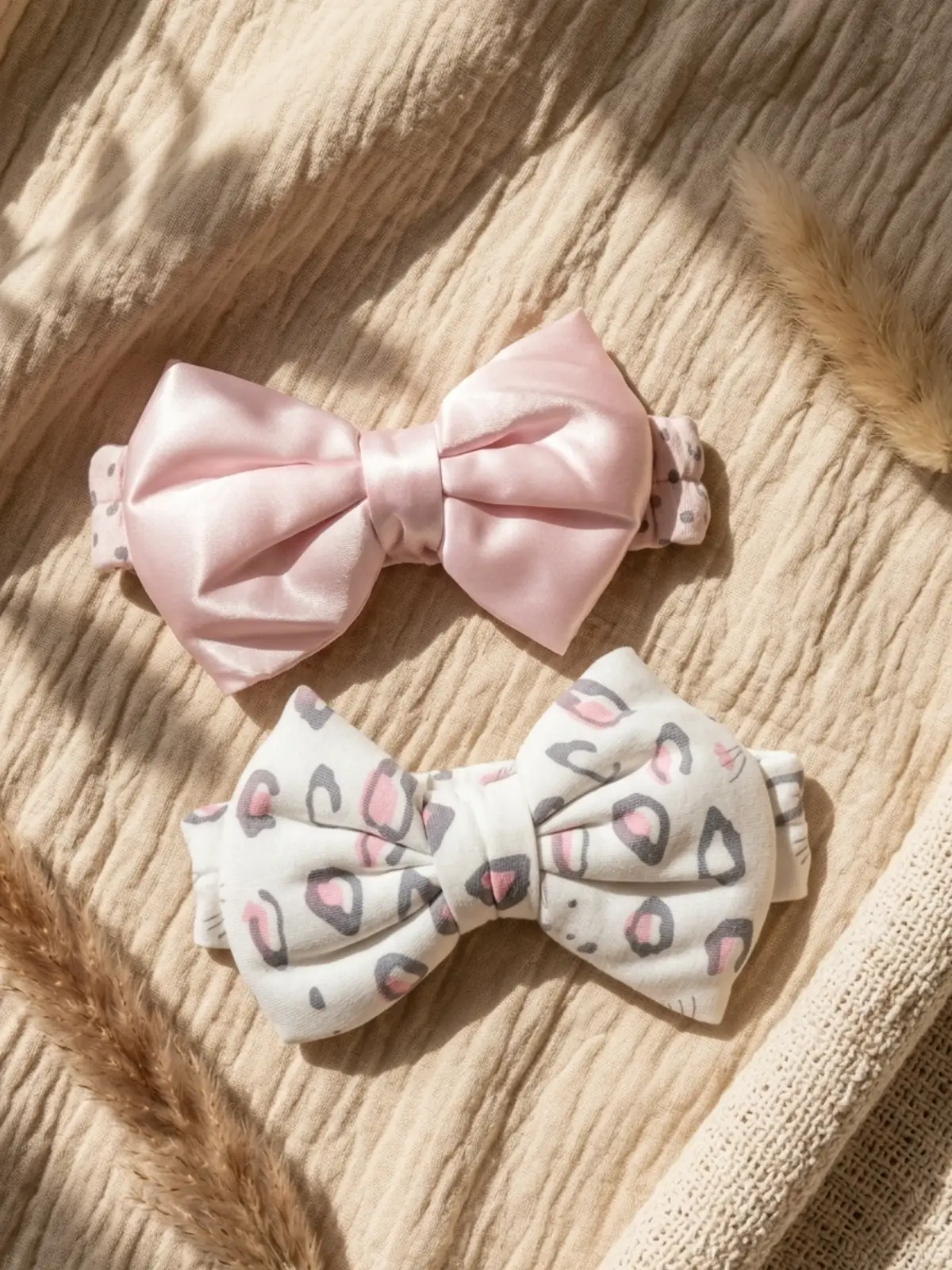 Lumina 2li Lüks Saten Fiyonk Bebek Bandana Seti - Pembe ve Leopar Yumuşak Elastik Saç Aksesuarı