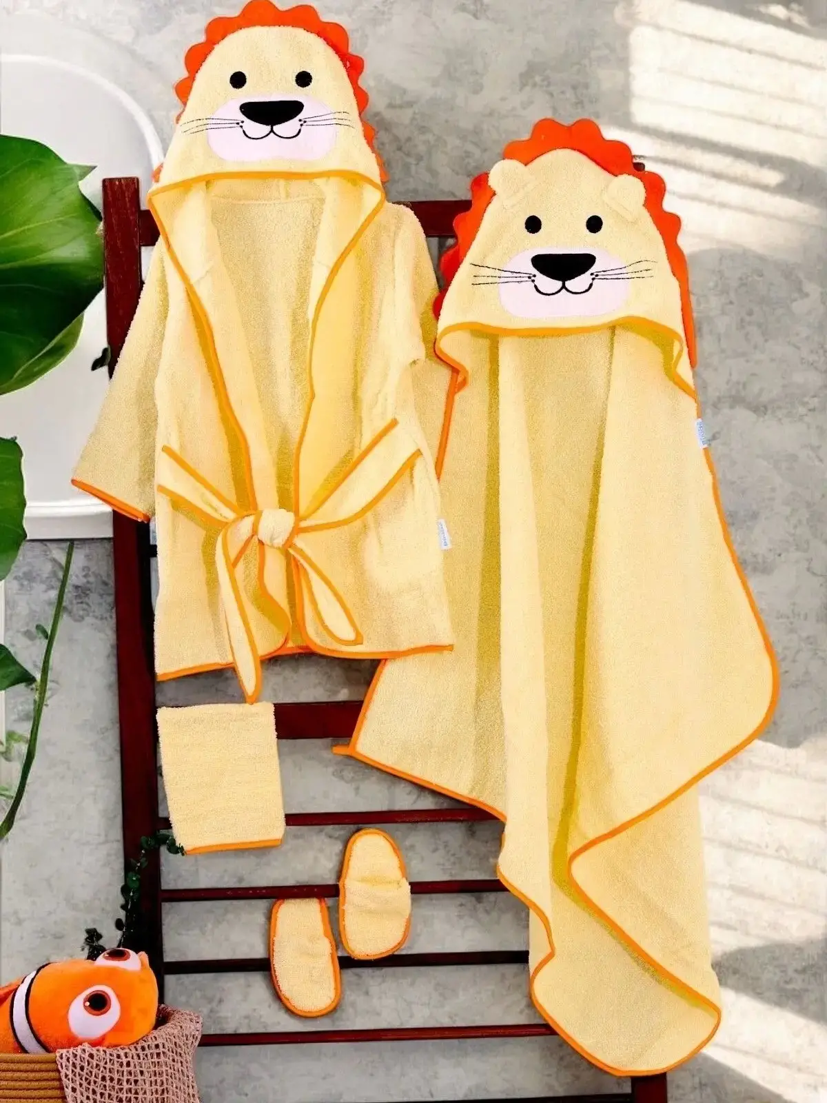 Aslan Figürlü 4 Parça Unisex Çocuk Bornoz Seti