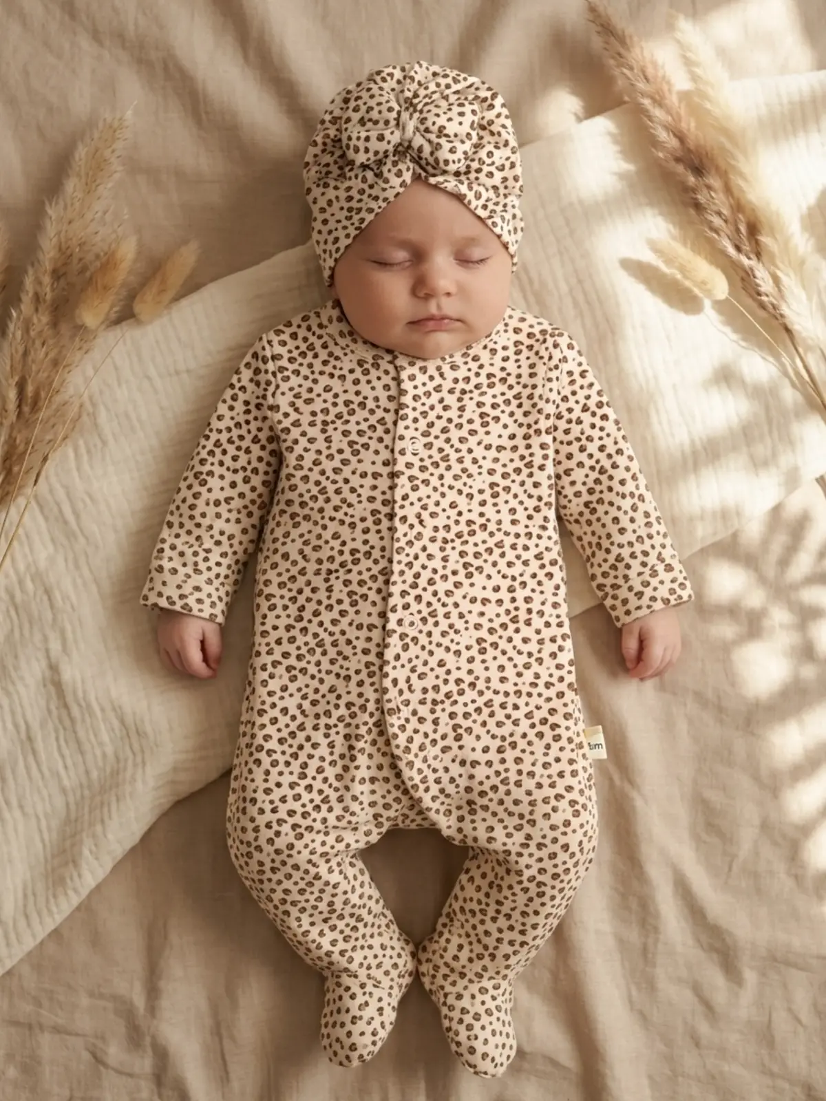 Leopar Detaylı Boneli Kız Bebek Tulumu. Ayaklı % 100 Pamuklu 0-3 Ay