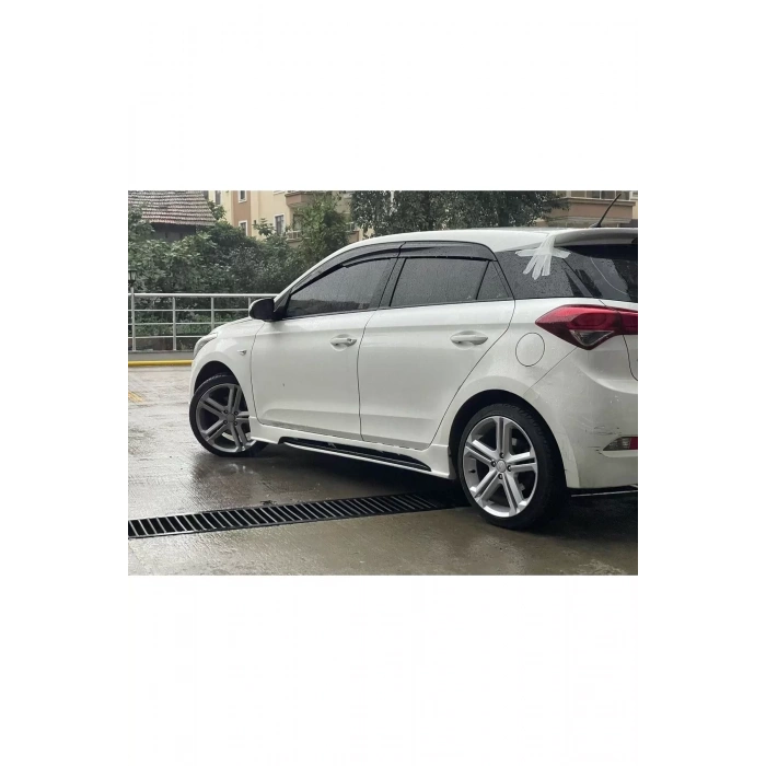 Hyundai I20 Custom Marşpiyel (plastik)