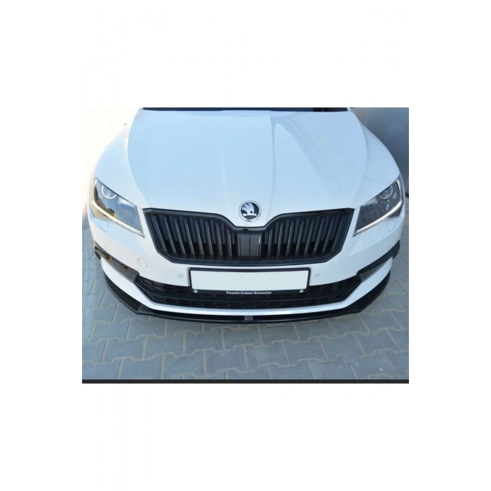 Skoda Superb B8 2015-2018 Makyajsız Kasa Uyumlu Parlak Siyah Plastik Ön Lip