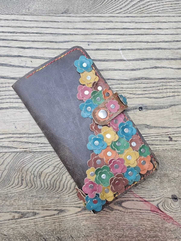 Deri Kesilmiş Çiçek