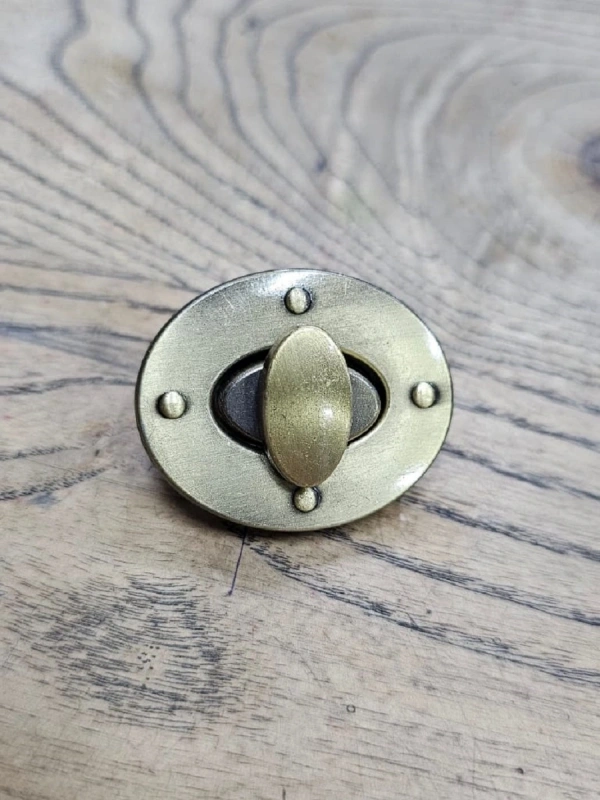 Fırçalı Antik Çanta Kilit Tokası Yuvarlak