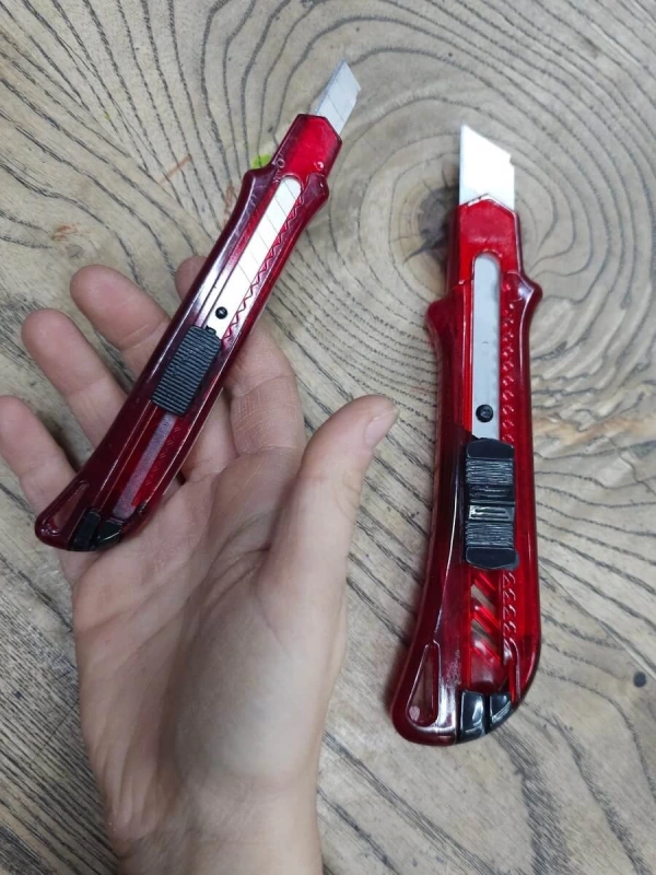Kırmızı Maket Bıçağı