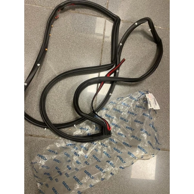 GEELY EMGRAND HB ARKA SOL  KAPI TOZ LASTİĞİ ORJİNAL ÜRÜN