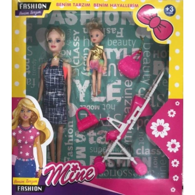 مجموعة أطفال مع عربة أطفال