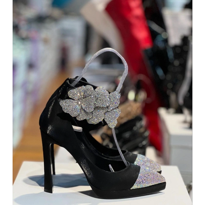 Siyah Saten Taş Detaylı Platform