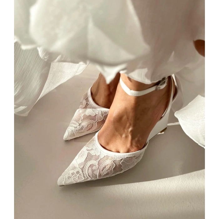 Beyaz Dantel Dolgu Topuk