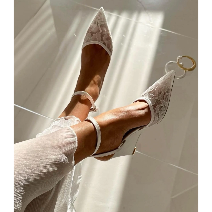 Beyaz Dantel Dolgu Topuk