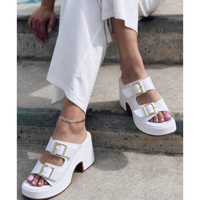 Beyaz Deri Dolgu Topuk Terlik