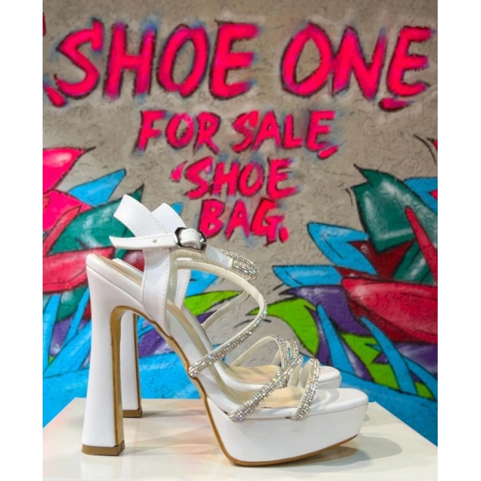 Beyaz Deri Taş Bantlı Platform