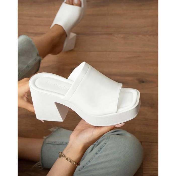 Beyaz Deri Topuklu Terlik