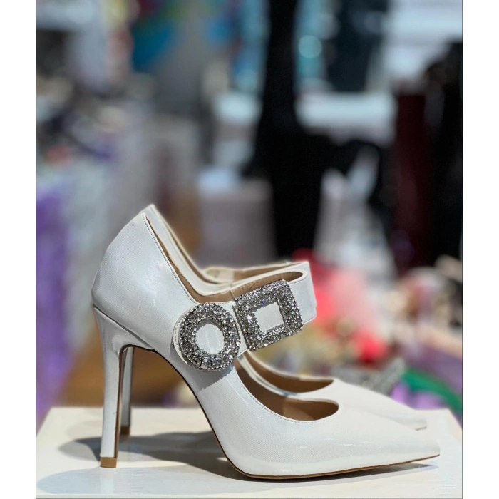 Beyaz Özel Malzeme Kemeri Taşlı Stiletto