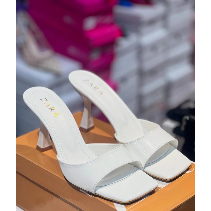 Beyaz Rugan Topuklu Terlik