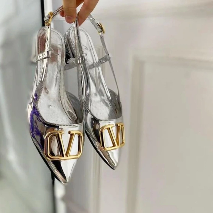 Gümüş Arkadan Bantlı