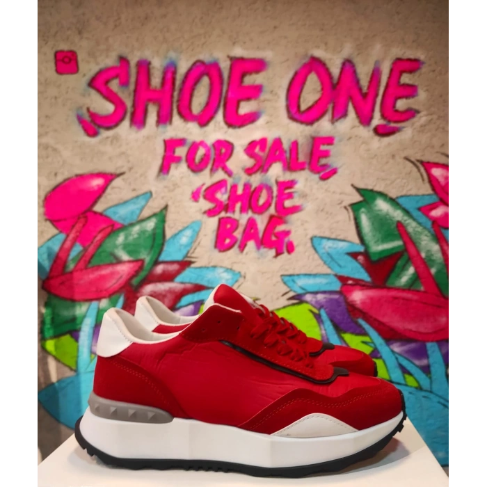 Kırmızı Bağcıklı Sneakers