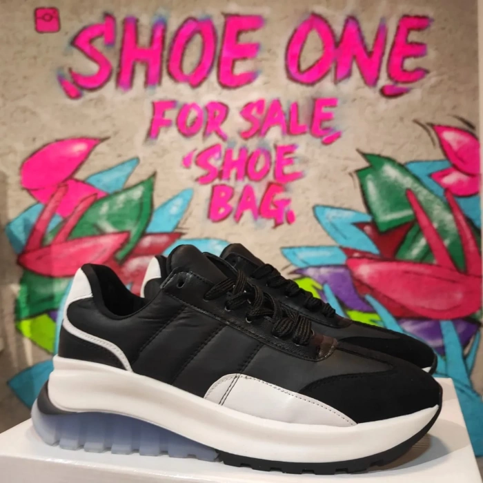 Özel Seri Siyah Bağcıklı Sneakers