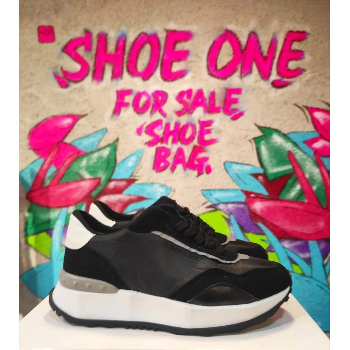 Siyah Bağcıklı Sneakers
