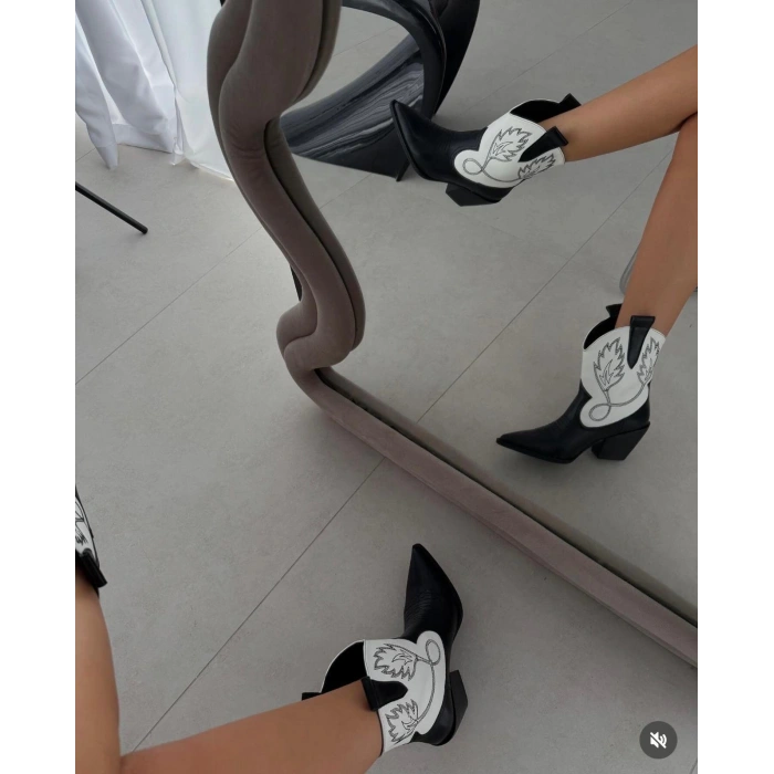 Siyah Beyaz Nakışlı Western