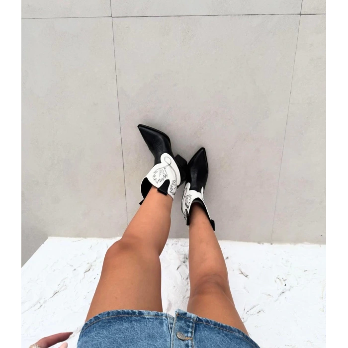 Siyah Beyaz Nakışlı Western