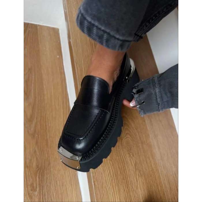 Siyah Deri Demir Detaylı Loafer