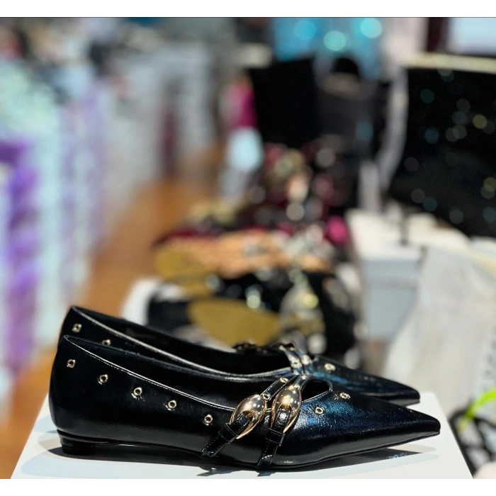 Siyah Deri Mini Topuk Kemerli Babet